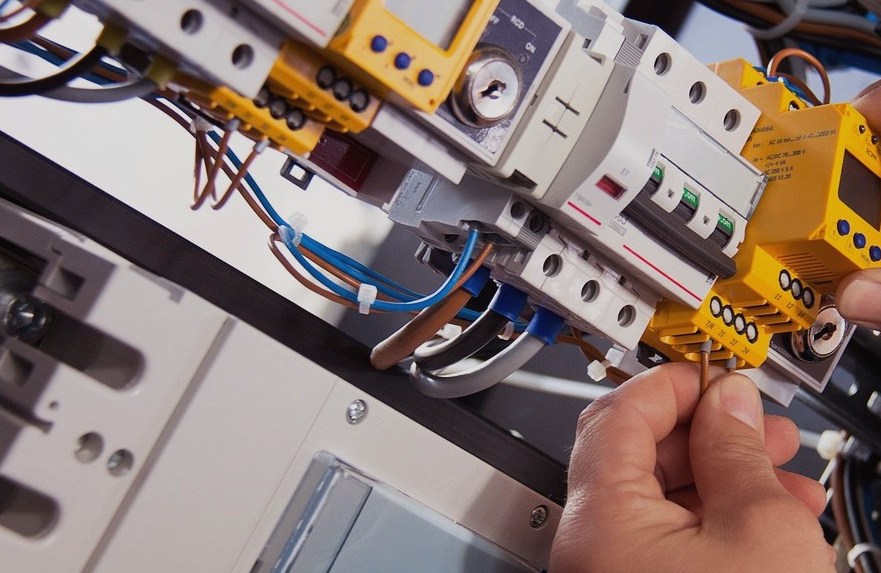 Commercial electrical service work