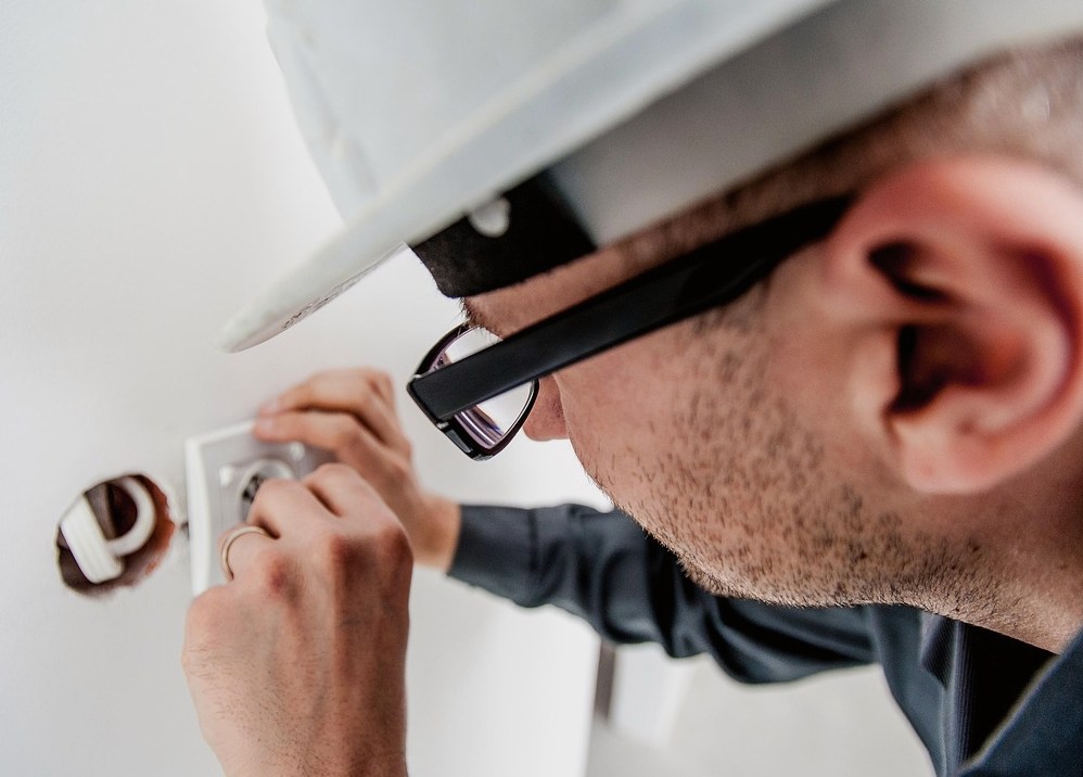 Residential electrical service work